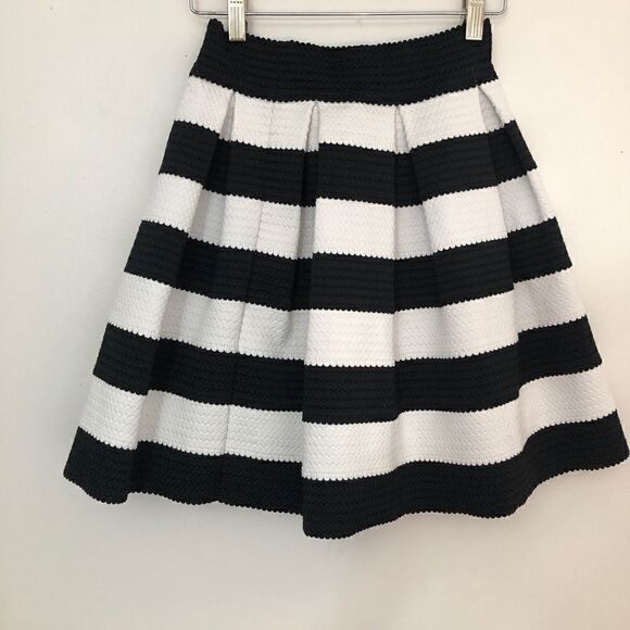 NWOT Express XS Black & White Skirt!! - Picture 2 of 6